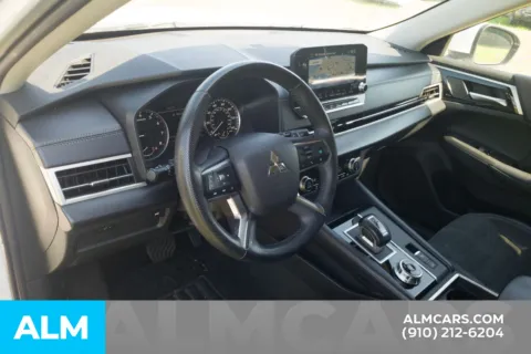 More photos of 2024 Mitsubishi Outlander SE at ALM Hyundai Lumberton, NC