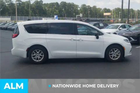 More photos of 2024 Chrysler Pacifica Touring L at ALM Hyundai Lumberton, NC