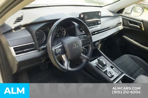 More photos of 2024 Mitsubishi Outlander SE at ALM Hyundai Lumberton, NC