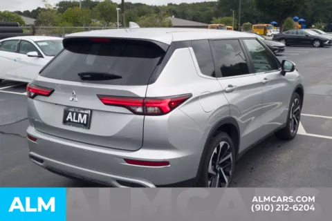 More photos of 2024 Mitsubishi Outlander SE at ALM Hyundai Lumberton, NC