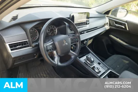 More photos of 2024 Mitsubishi Outlander SE at ALM Hyundai Lumberton, NC