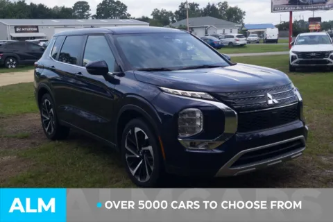 Photos of 2024 Mitsubishi Outlander SE for sale in Lumberton, NC at ALM Hyundai Lumberton