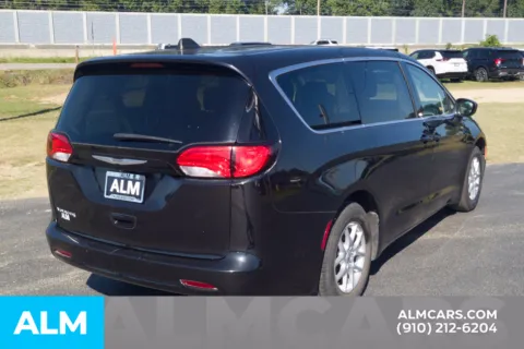 More photos of 2022 Chrysler Voyager LX at ALM Hyundai Lumberton, NC
