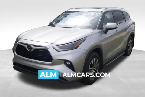 Silver 2022 Toyota Highlander XLE for sale in Lumberton, NC