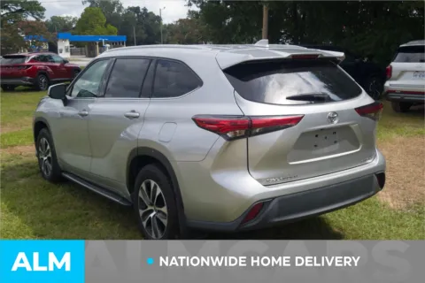 More photos of 2022 Toyota Highlander XLE at ALM Hyundai Lumberton, NC