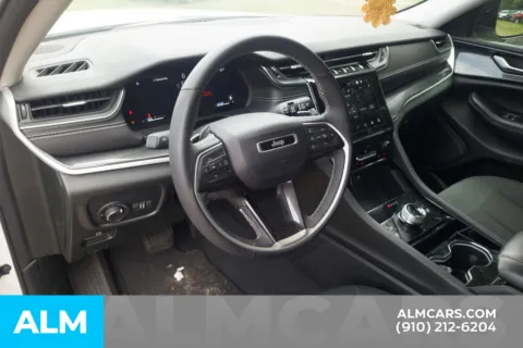 More photos of 2023 Jeep Grand Cherokee Laredo at ALM Hyundai Lumberton, NC