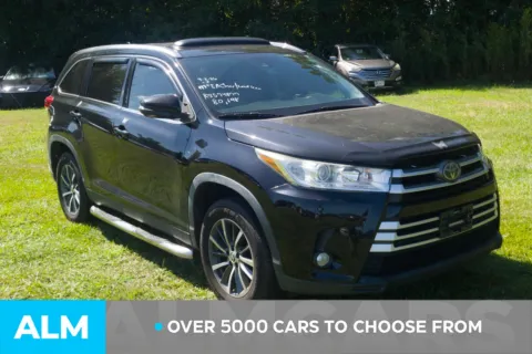 Photos of 2019 Toyota Highlander XLE for sale in Lumberton, NC at ALM Hyundai Lumberton