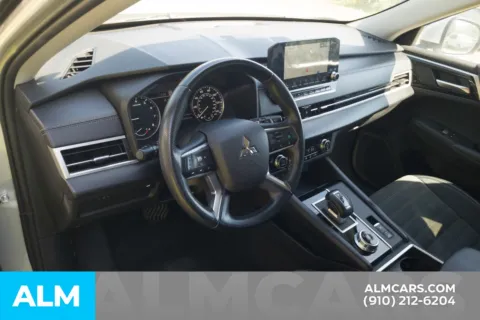 More photos of 2024 Mitsubishi Outlander SE at ALM Hyundai Lumberton, NC