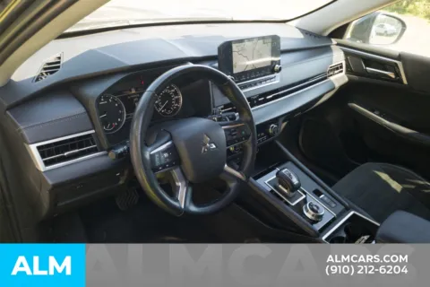 More photos of 2024 Mitsubishi Outlander SE at ALM Hyundai Lumberton, NC