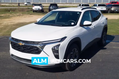 White 2025 Chevrolet Trax LT for sale in Lumberton, NC