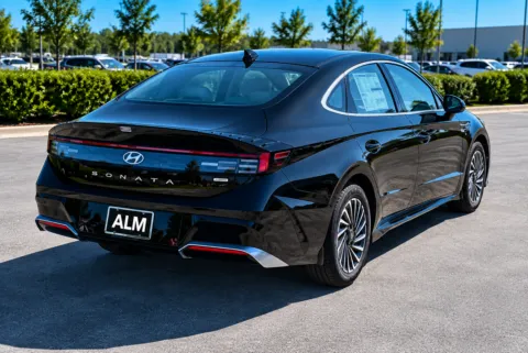 More photos of 2027 Hyundai Sonata Hybrid Limited at ALM Hyundai Lumberton, NC