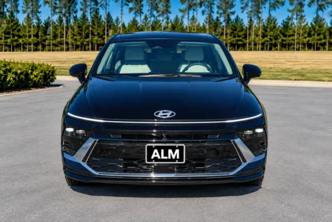 Photos of 2027 Hyundai Sonata Hybrid Limited for sale in Lumberton, NC at ALM Hyundai Lumberton