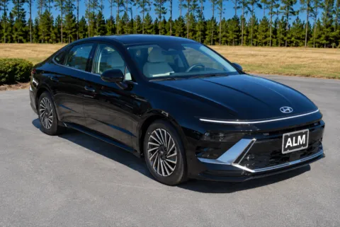 Another view of 2027 Hyundai Sonata Hybrid SEL for sale in Lumberton, NC at ALM Hyundai Lumberton