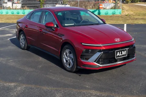 Another view of 2027 Hyundai Sonata SE for sale in Lumberton, NC at ALM Hyundai Lumberton