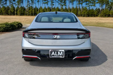 More photos of 2027 Hyundai Sonata Hybrid SEL at ALM Hyundai Lumberton, NC