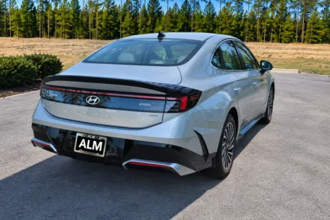 Another view of 2027 Hyundai Sonata Hybrid SEL for sale in Lumberton, NC at ALM Hyundai Lumberton