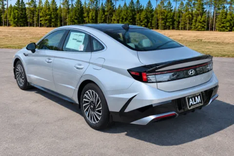 More photos of 2027 Hyundai Sonata Hybrid SEL at ALM Hyundai Lumberton, NC