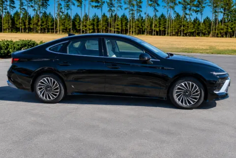 More photos of 2027 Hyundai Sonata Hybrid SEL at ALM Hyundai Lumberton, NC