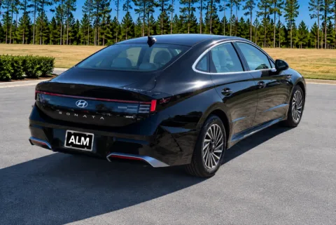 More photos of 2027 Hyundai Sonata Hybrid SEL at ALM Hyundai Lumberton, NC