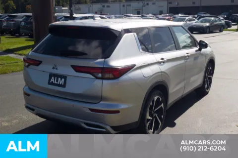 More photos of 2024 Mitsubishi Outlander SE at ALM Hyundai Lumberton, NC