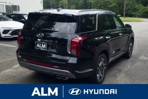 More photos of 2025 Hyundai Palisade Limited at ALM Hyundai Lumberton, NC