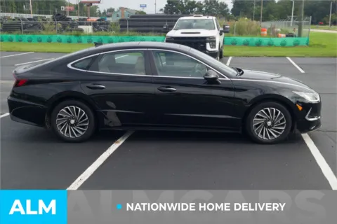 More photos of 2023 Hyundai Sonata Hybrid Limited at ALM Hyundai Lumberton, NC