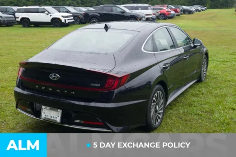 More photos of 2023 Hyundai Sonata Hybrid Limited at ALM Hyundai Lumberton, NC