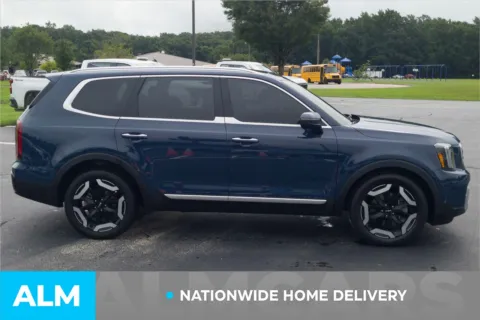More photos of 2024 Kia Telluride S at ALM Hyundai Lumberton, NC