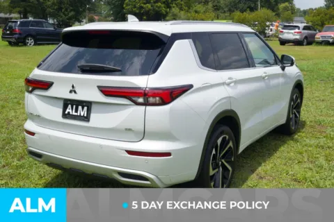 More photos of 2023 Mitsubishi Outlander SEL at ALM Hyundai Lumberton, NC