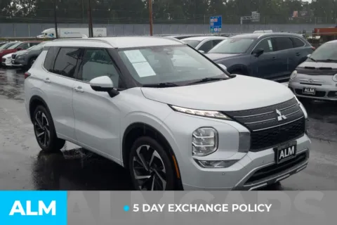 More photos of 2023 Mitsubishi Outlander SEL at ALM Hyundai Lumberton, NC