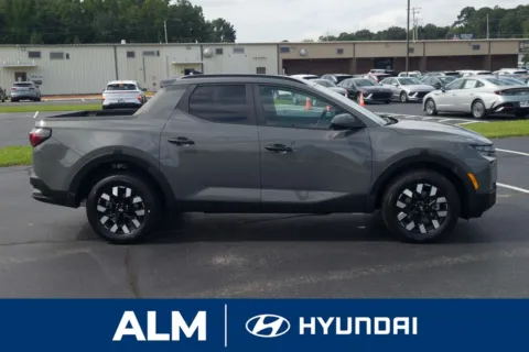 More photos of 2025 Hyundai Santa Cruz SEL at ALM Hyundai Lumberton, NC