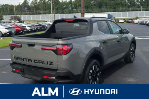 More photos of 2025 Hyundai Santa Cruz SEL at ALM Hyundai Lumberton, NC