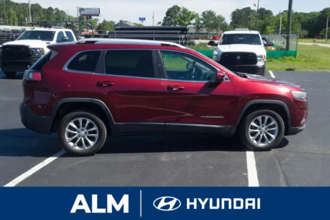More photos of 2019 Jeep Cherokee Latitude at ALM Hyundai Lumberton, NC