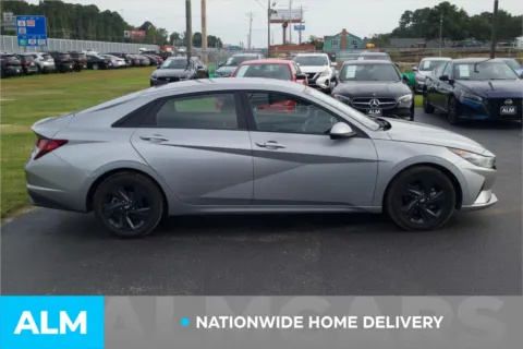 More photos of 2023 Hyundai Elantra SEL at ALM Hyundai Lumberton, NC