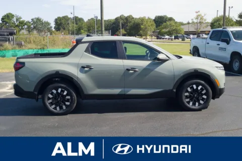 More photos of 2026 Hyundai Santa Cruz SE at ALM Hyundai Lumberton, NC