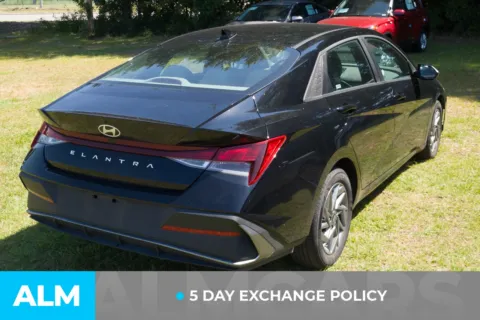 More photos of 2024 Hyundai Elantra SEL at ALM Hyundai Lumberton, NC