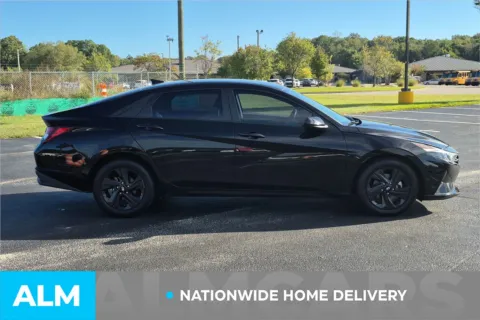 More photos of 2021 Hyundai Elantra SEL at ALM Hyundai Lumberton, NC