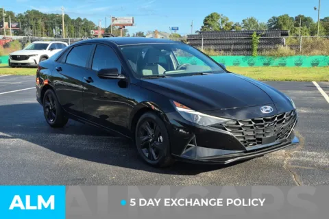 More photos of 2021 Hyundai Elantra SEL at ALM Hyundai Lumberton, NC