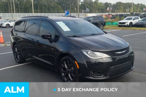 More photos of 2018 Chrysler Pacifica Touring L at ALM Hyundai Lumberton, NC