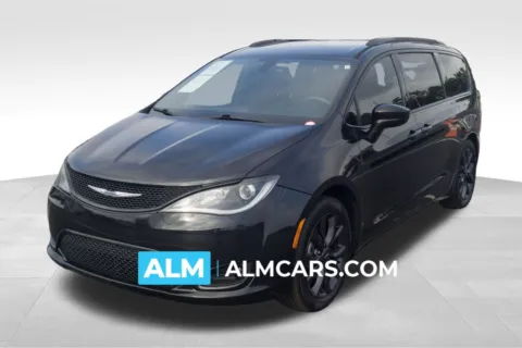 Black 2018 Chrysler Pacifica Touring L for sale in Lumberton, NC
