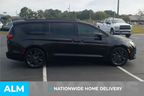 More photos of 2018 Chrysler Pacifica Touring L at ALM Hyundai Lumberton, NC