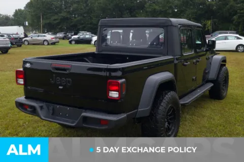 More photos of 2022 Jeep Gladiator Sport at ALM Hyundai Lumberton, NC