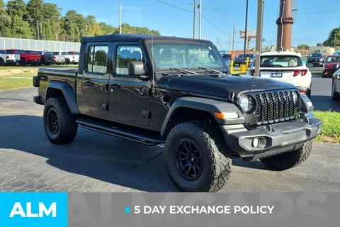 More photos of 2022 Jeep Gladiator Sport at ALM Hyundai Lumberton, NC