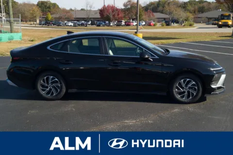 More photos of 2026 Hyundai Sonata Hybrid Blue at ALM Hyundai Lumberton, NC