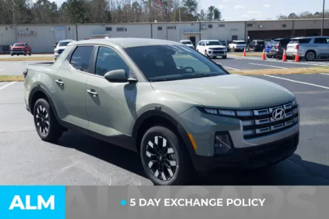 More photos of 2025 Hyundai Santa Cruz SE at ALM Hyundai Lumberton, NC