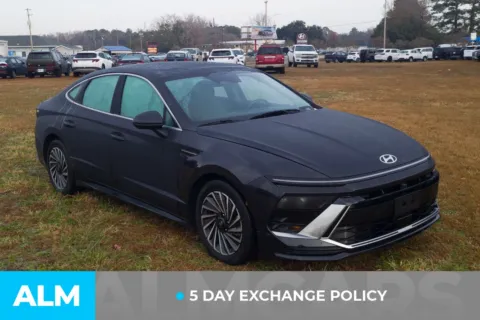 More photos of 2024 Hyundai Sonata Hybrid Limited at ALM Hyundai Lumberton, NC