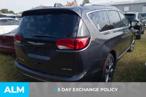 More photos of 2017 Chrysler Pacifica Limited at ALM Hyundai Lumberton, NC