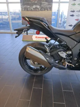 More photos of 2025 Kawasaki Ninja ZX-10R at Tipton Motorsports, TX