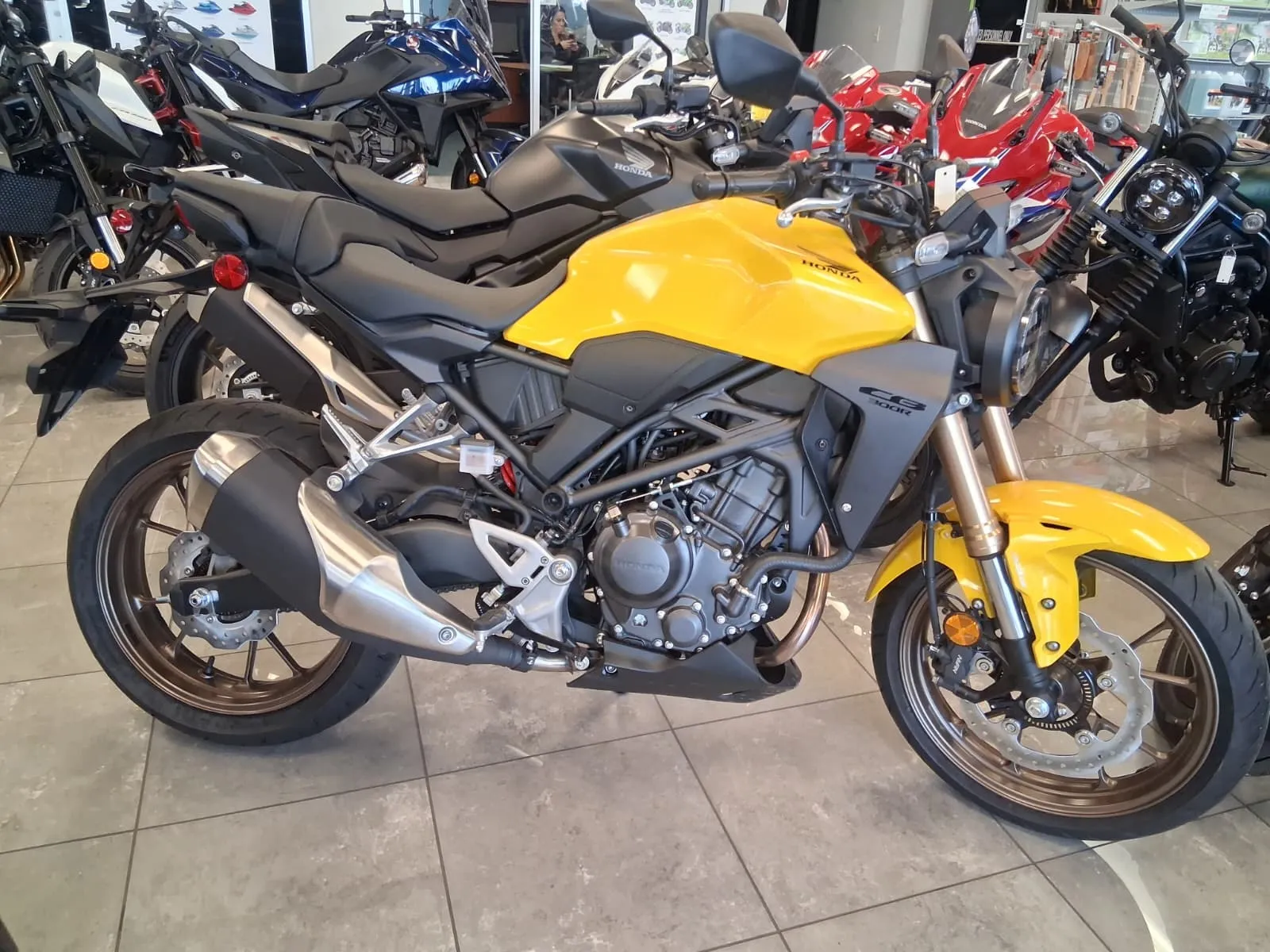 Silver 2025 HONDA CB300R ABS for sale in Brownsville, TX