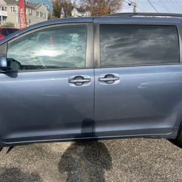 More photos of 2017 Toyota Sienna XLE 7 Passenger at 101 Motors, NJ